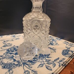 Elegant Crystal Decanter with Stopper